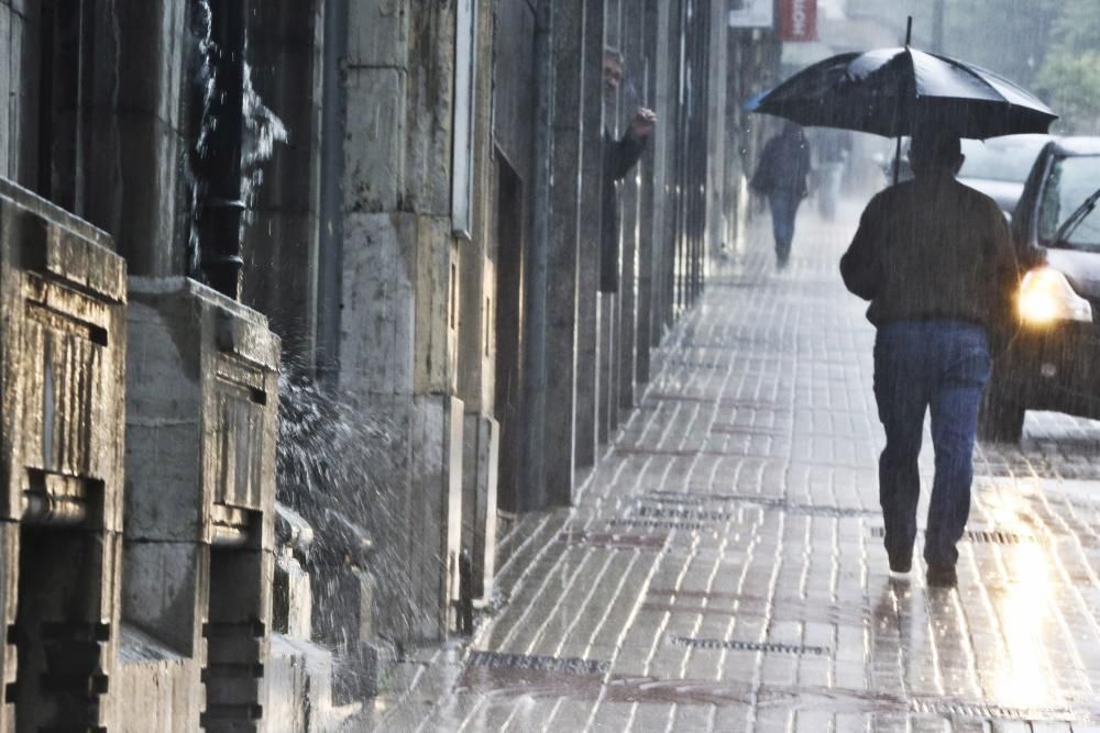 Temporal de lluvia y fuerte oleaje en Asturias