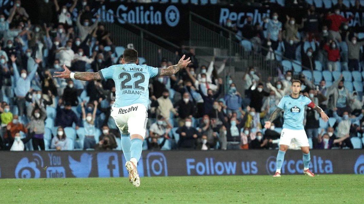 Santi Mina celebra su gol ante el Cádiz en Balaídos