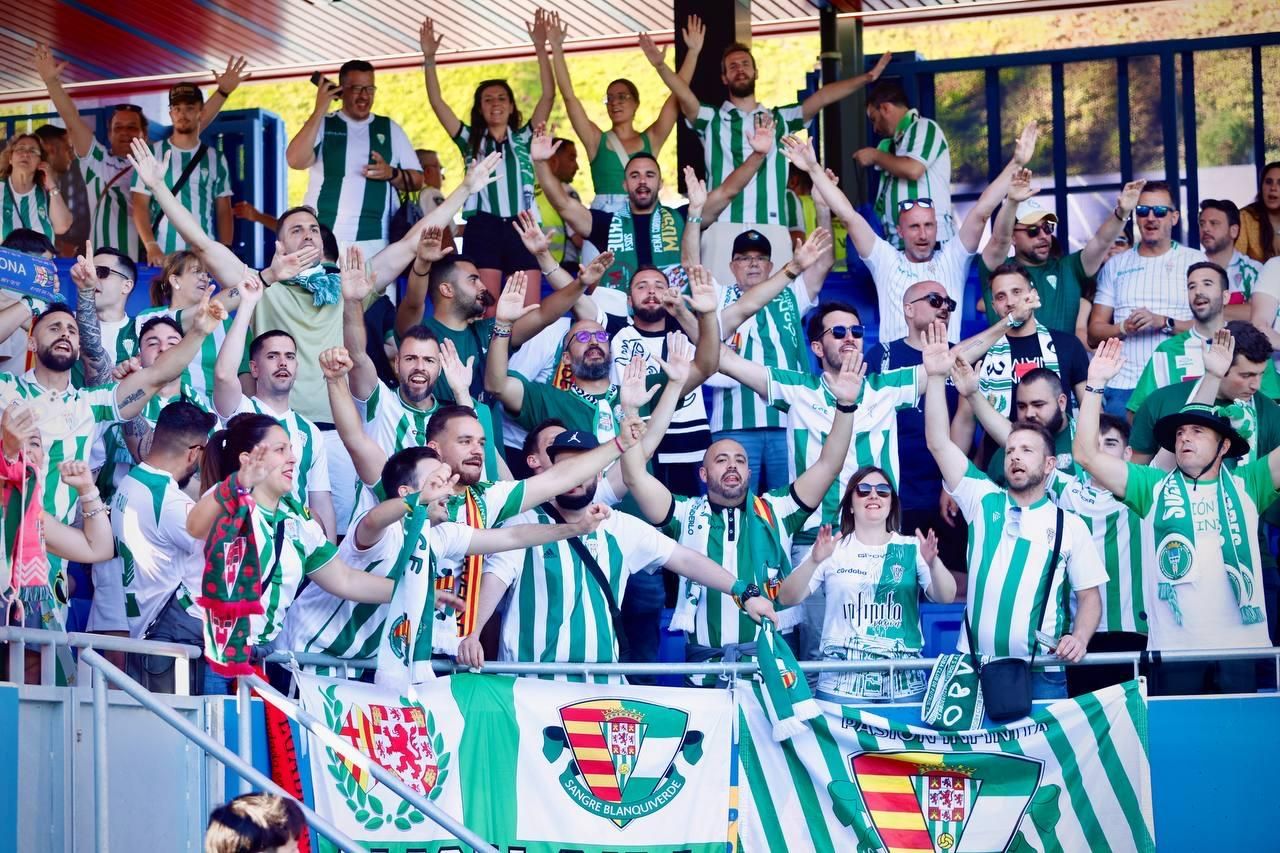 Barcelona B-Córdoba CF | La afición cordobesista, en imágenes
