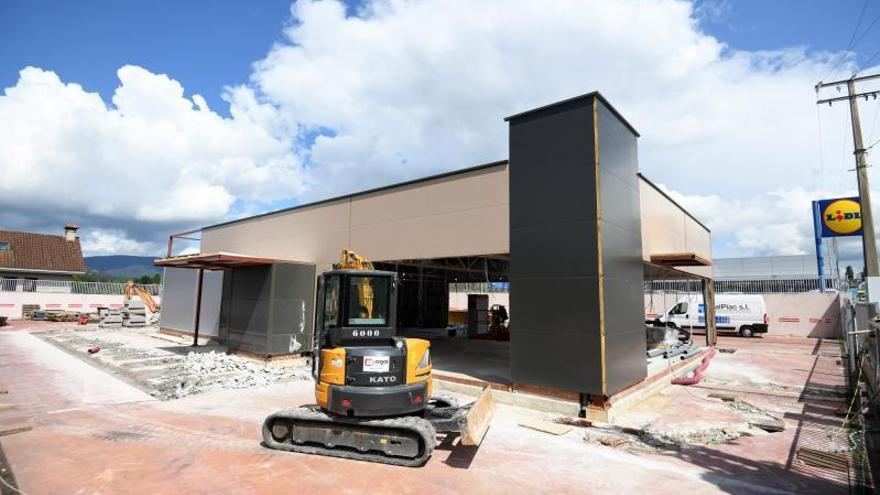 Obras del nuevo restaurante KFC en la Avenida de Lugo. |   // GUSTAVO SANTOS