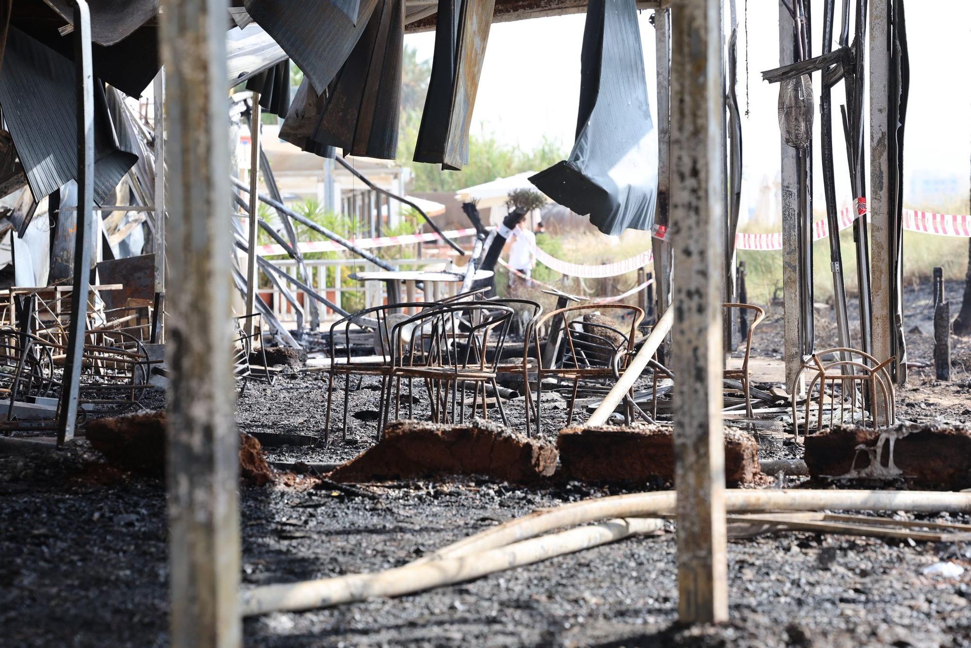 Todas las imágenes del devastador incendio en una zona de ocio de Ibiza