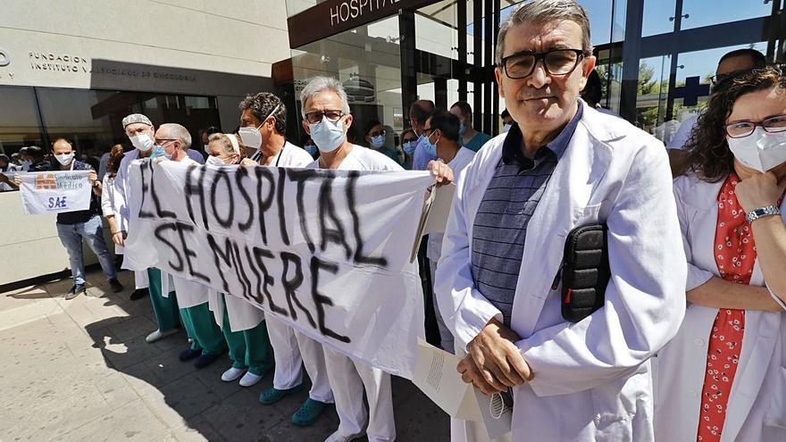 El Ayuntamiento de Alcoy pide al Consell que solucione la falta de médicos  en el Hospital - Información