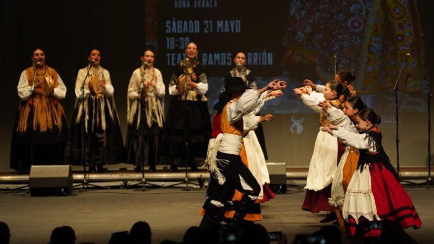 Festival infantil de folclore zamorano en el Ramos Carrión con Doña Urraca