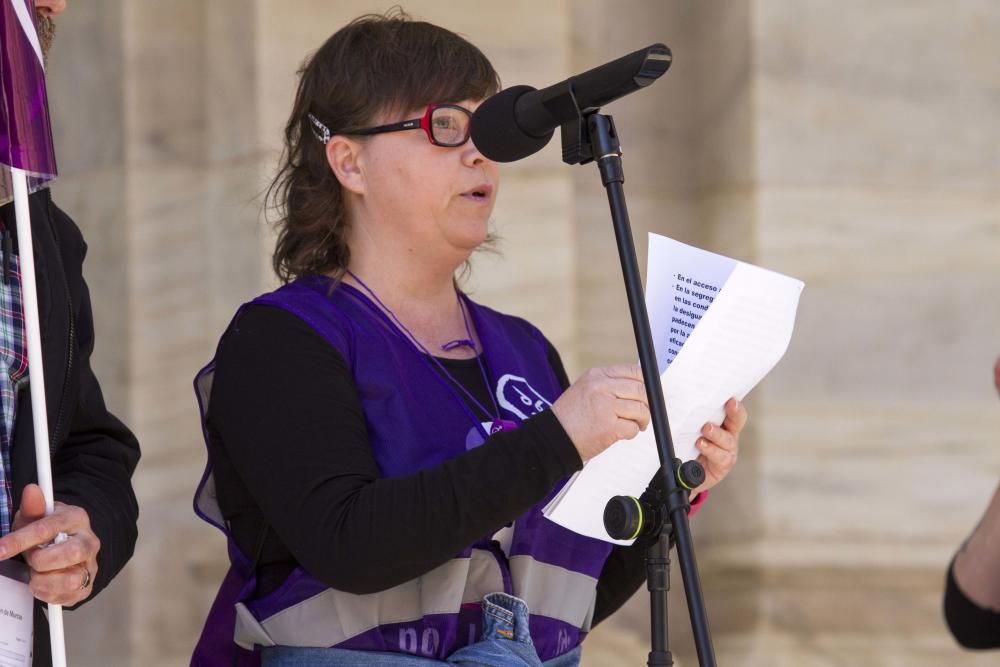 Concentración y lectura de manifiesto por el Día de la Mujer en Cartagena