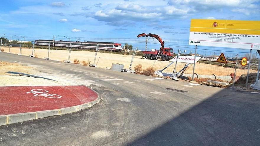 Una de las máquinas que trabaja en la obra de Albal.