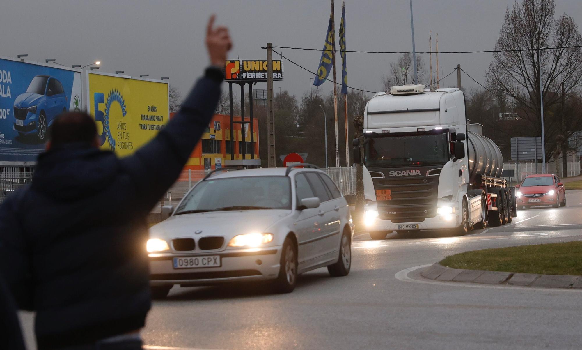 EN IMÁGENES: así está siendo el paro del transporte en Asturias