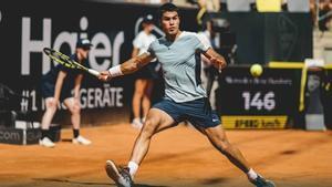Alcaraz s’exhibeix contra Khatxanov i es planta a semifinals d’Hamburg