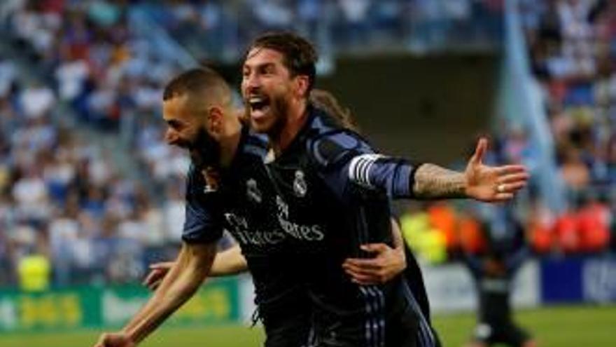 Modric, Ramos i Benzema, celebrant el 0-2.