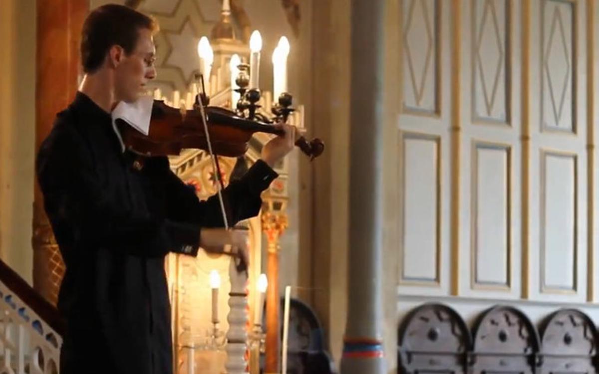 El violinista Lukas Kmit. El violinista Lukas Kmit.