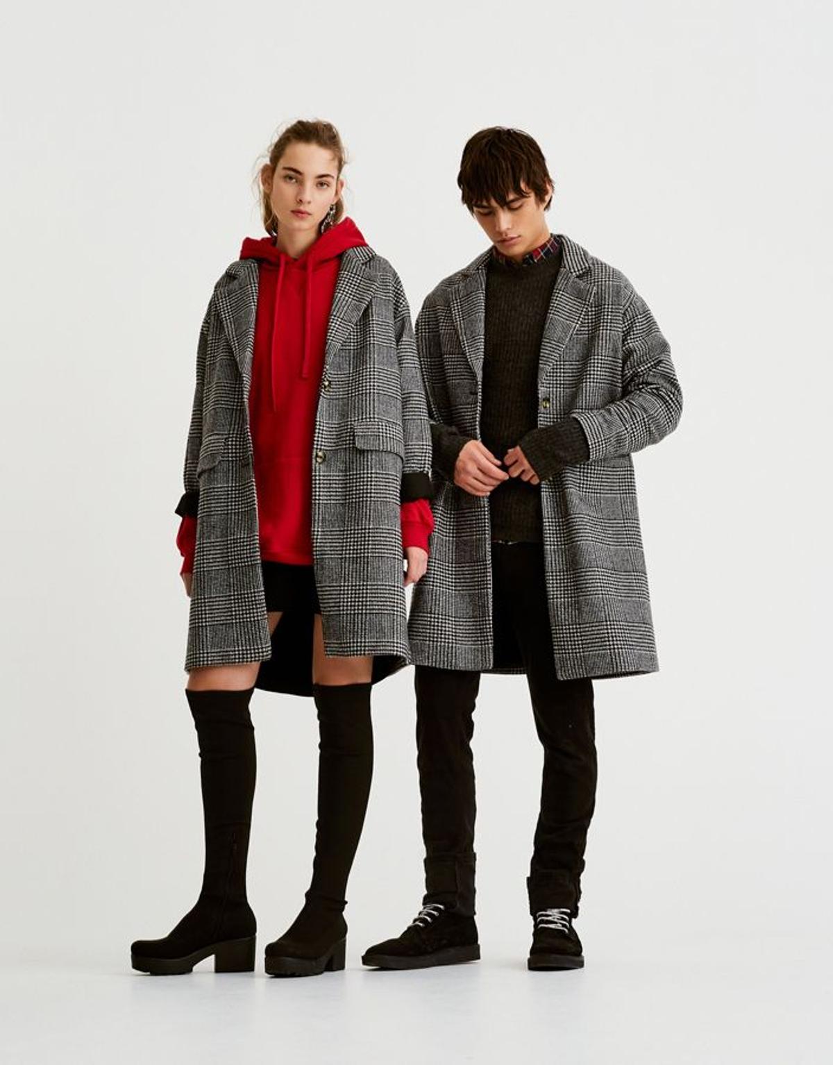 Colección 'unisex' de Pull&amp;Bear: abrigo de cuadros