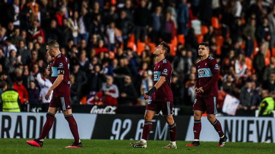 Iago Aspas, Kevin y Gabriel Fernández, tras el pitido final. // LOF