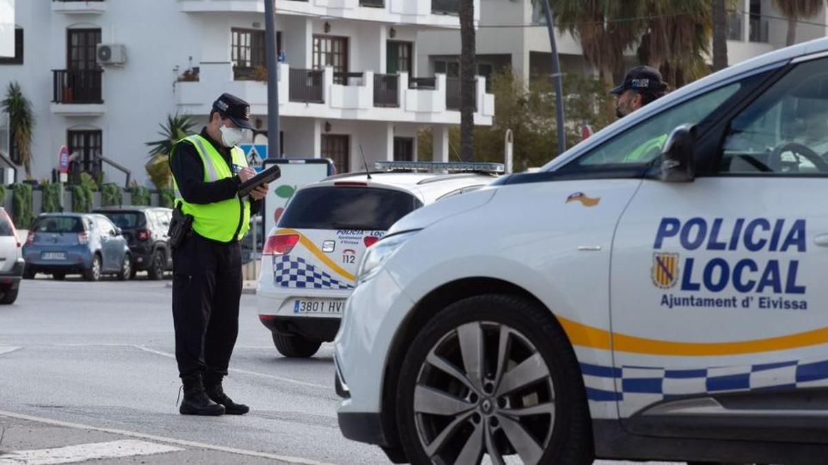 Policía local de Ibiza