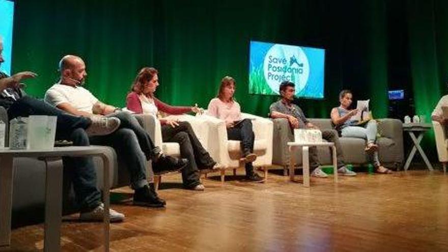 Un momento de la mesa redonda sobre sostenibilidad ambiental y posidonia celebrada en la sala de Cultura.