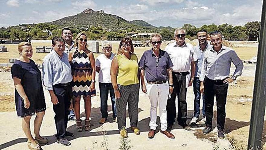 Busquets entre representantes del Ayuntamiento.