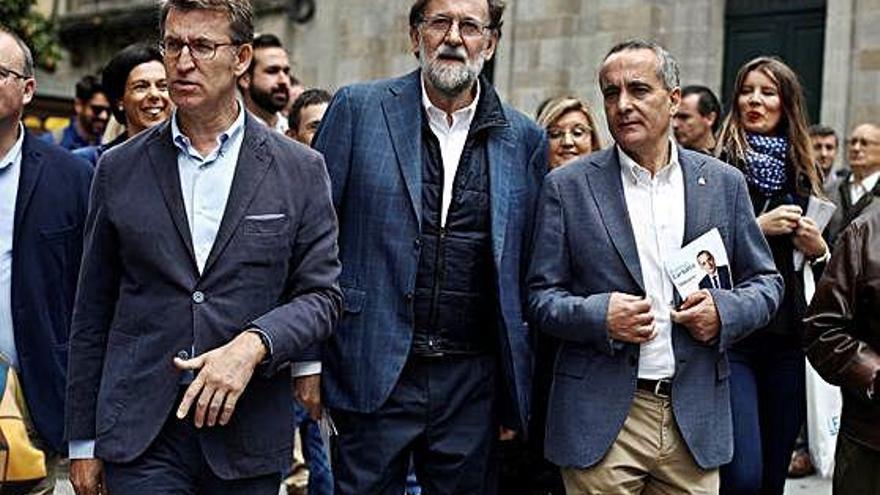 Feijóo, Rajoy y Ramón Carballo, candidato del PP en Lugo, en el último día de campaña.