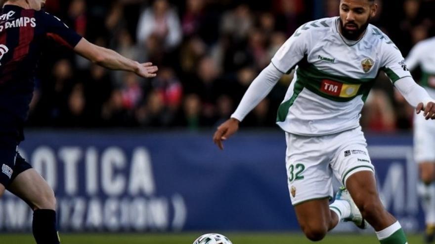 El delantero Mourad, cedido al Alcoyano, en un partido con el Elche.