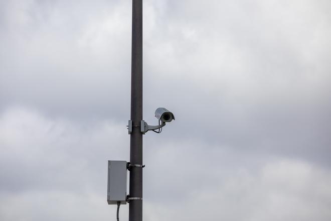 Imágenes del despliegue de cámaras de control para regular la entrada y circulación de vehículos en Ibiza