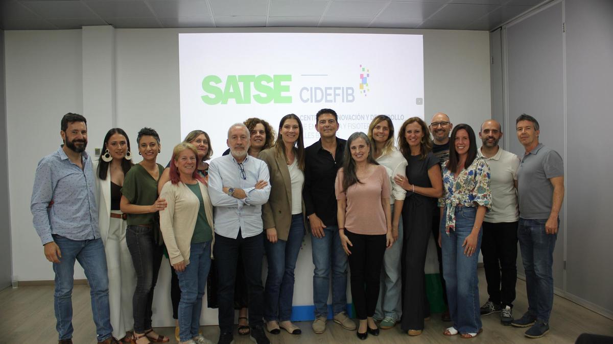 El Comité Ejecutivo y el secretariado estatal de SATSE con Jorge Tera.