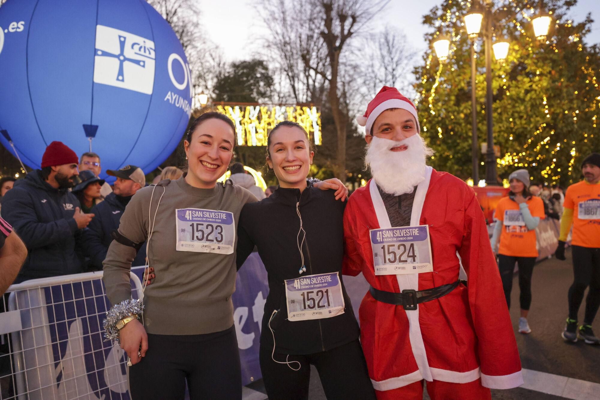 EN IMÁGENES: Alejandro Onís y Mariam Benkert saltan del segundo al primer puesto en la San Silvestre de Oviedo