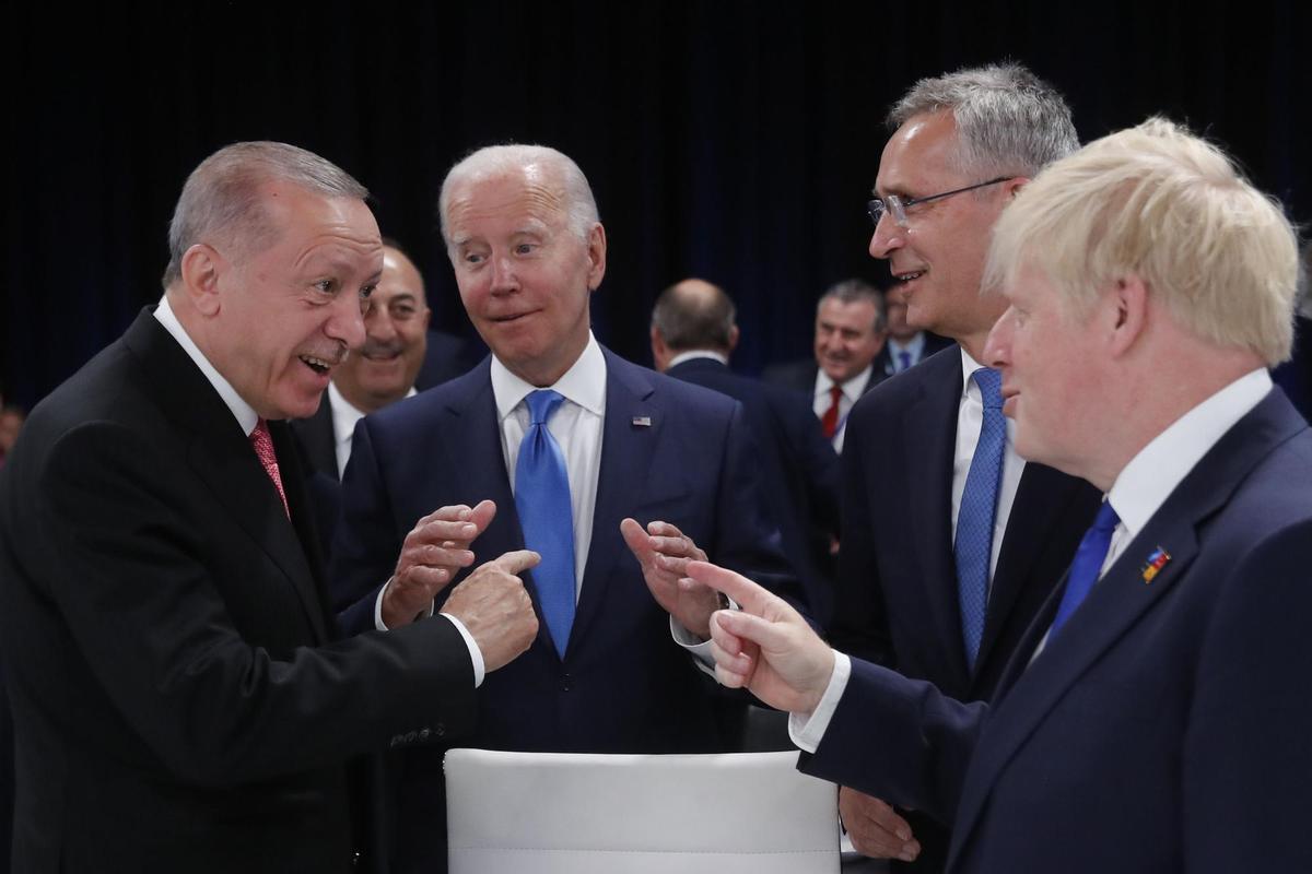 El presidente de Turquía Recep Tayyip Erdogan, con el primer ministro británico Boris Johnson, el presidente estadounidense Joe Biden y el secretario general de la OTAN, Jens Stoltenberg.