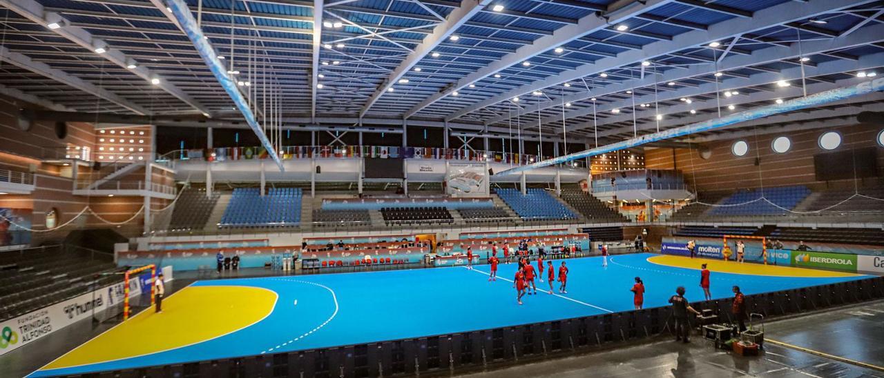 El Palacio de los Deportes ayer, durante el entrenamiento de la selección de China, que está en el mismo grupo que España. | TONY SEVILLA