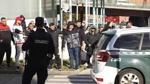 Operativo policial en los Juzgados tras la llegada de los dos detenidos por la paliza mortal de Fomento.