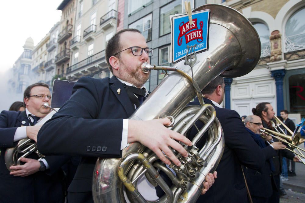 Miles de falleros en la primera ''despertà''