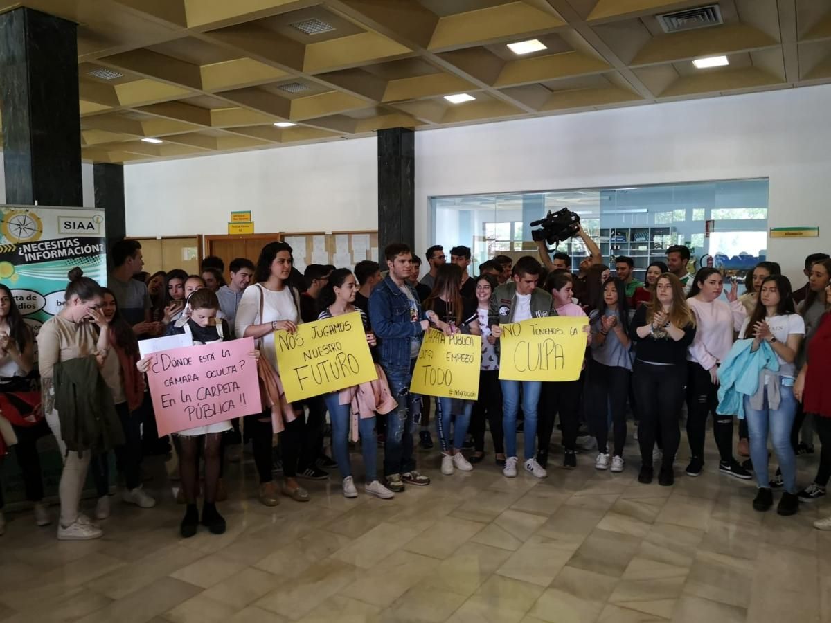 Protestas por la filtración del examen de selectividad en Extremadura