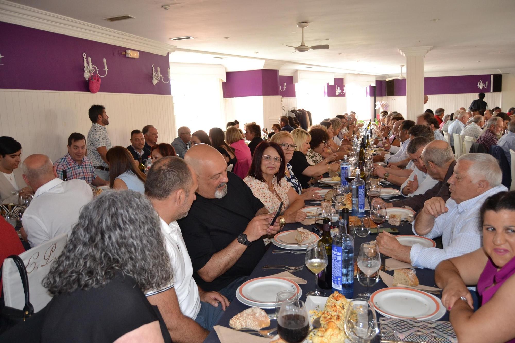 Más de 170 personas homenajean a Primitivo Aliste, sargento de la Guardia Civil de Rianxo durante 15 años