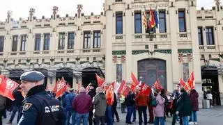 Unas 200 personas se concentran en Valéncia para exigir mejoras en la seguridad ferroviaria