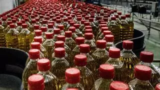 El sector del aceite de oliva no descarta una bajada de precios a partir de septiembre