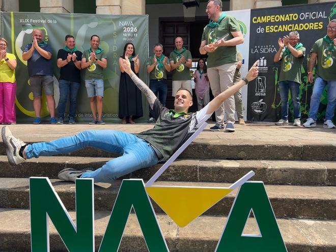 EN IMÁGENES: Concurso de escanciadores del Festival de la Sidra de Nava