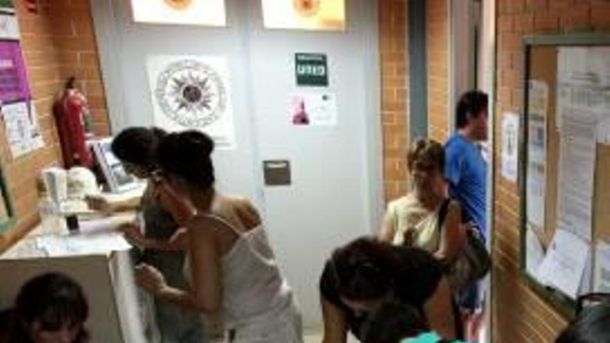 La Escuela Oficial de Idiomas de Benidorm se queda con cientos de plazas por cubrir