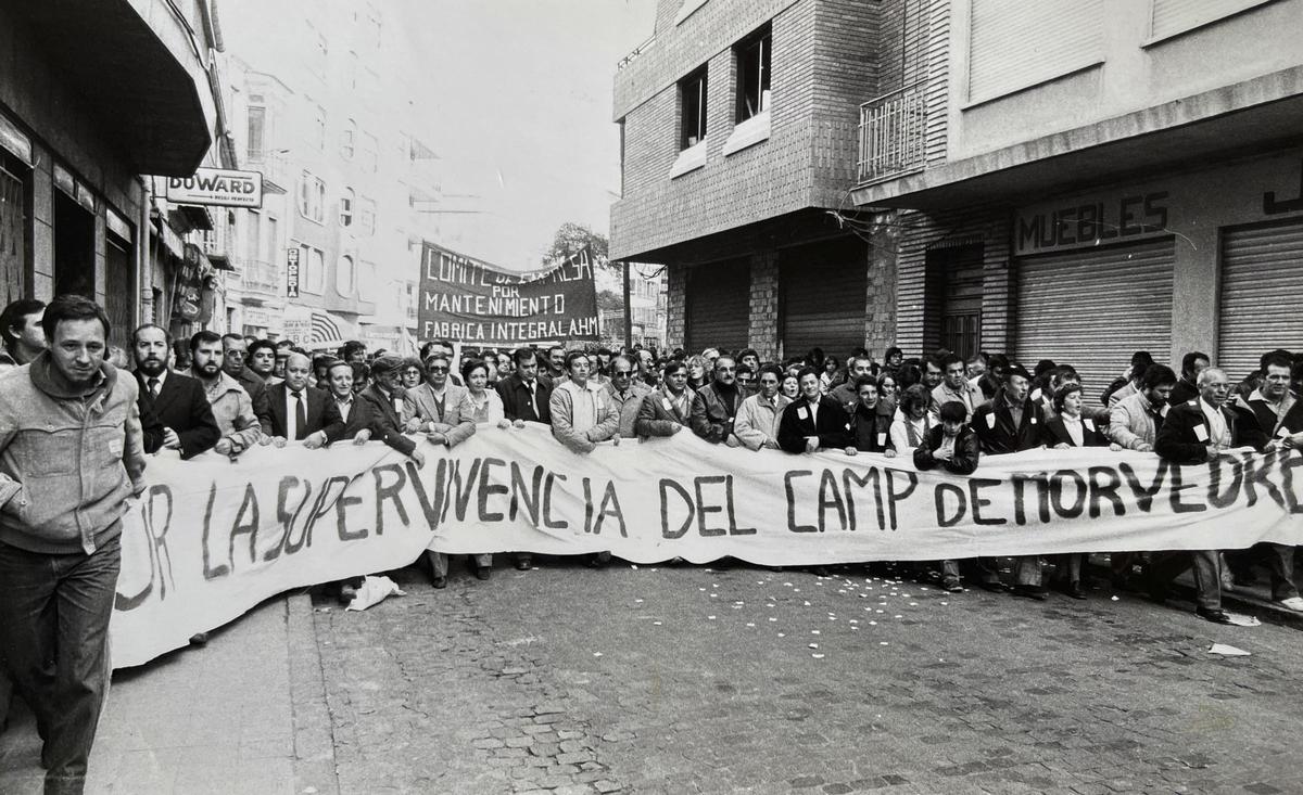 Manifestación en 1983 contra el cierre de los Altos Hornos.