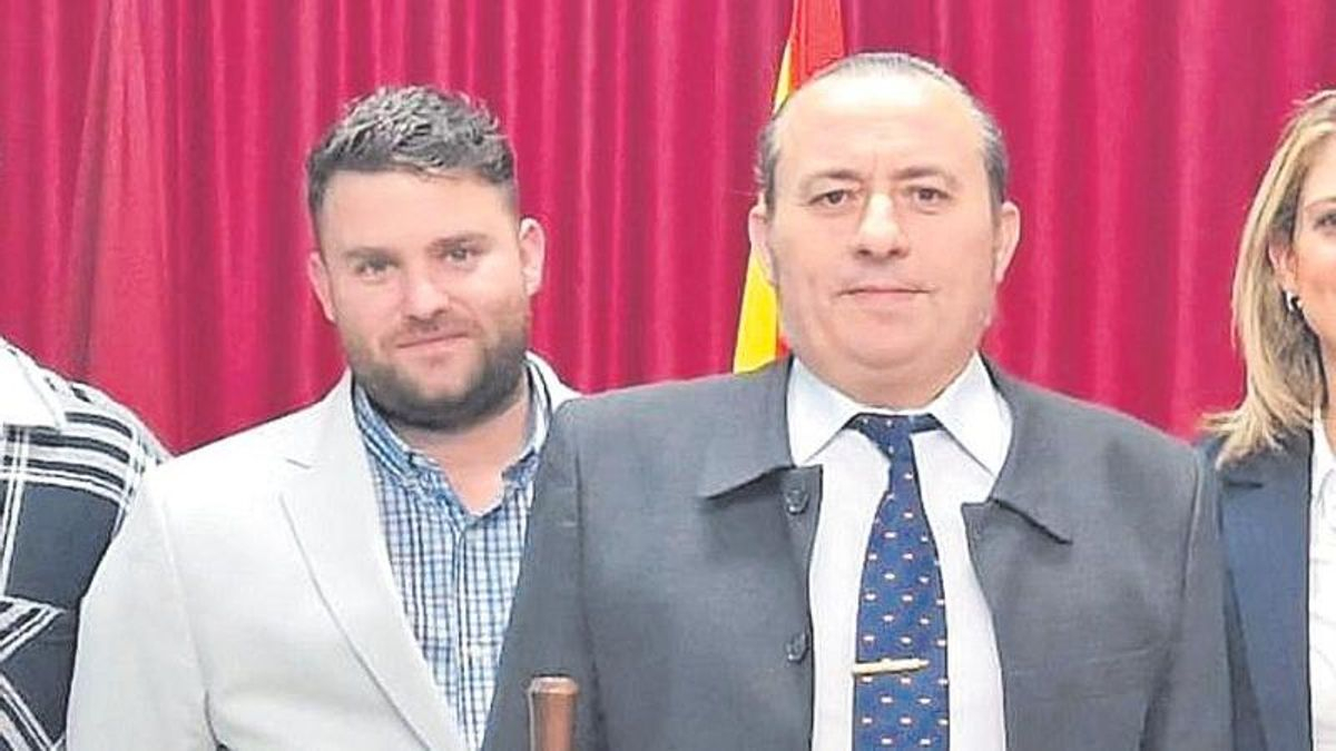 Rafael Pardo (der.), junto al edil David Baquero