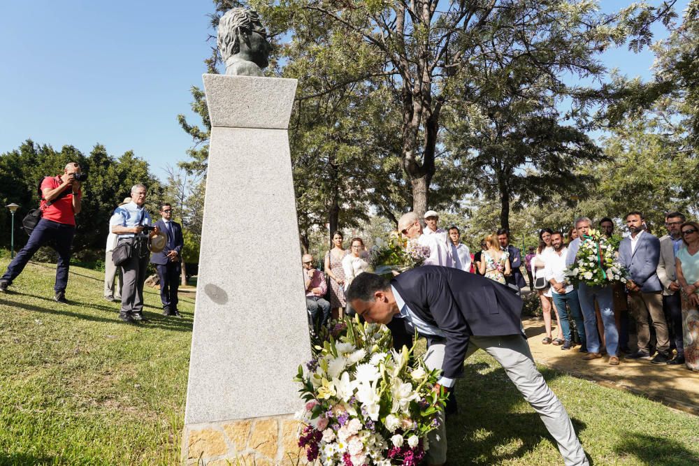 Ofrenda floral en homenaje a José María Martín Carpena