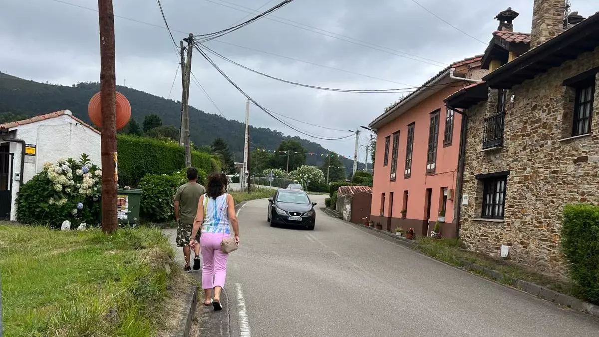 Los vecinos reclaman límites y medidas para reducir la velocidad en la carretera de Villademar (Cudillero)