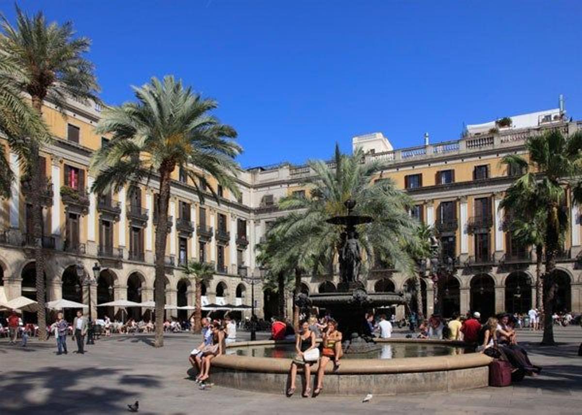La Plaza Real data del siglo XIX.