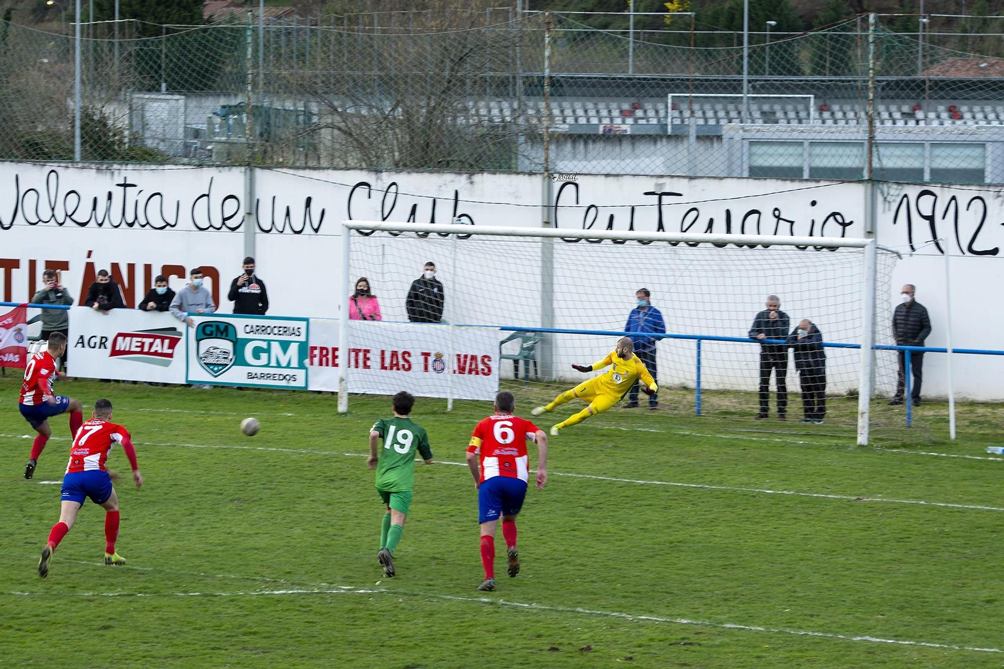 Las mejores imágenes de la jornada en la Tercera División de Asturias