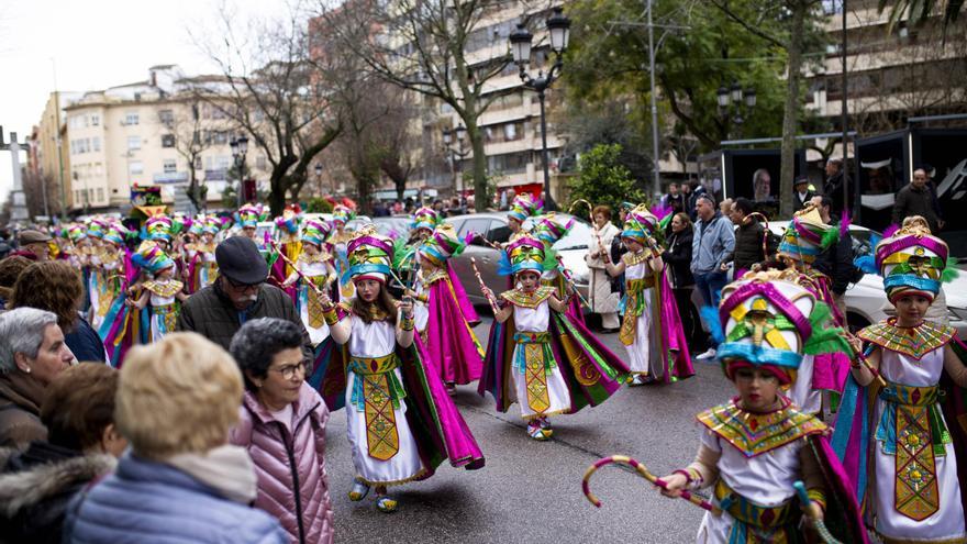 Galería | La lluvia indulta el desfile del Martes de Carnaval de Cáceres