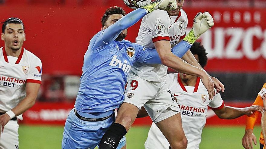 Cristian Rivero, en  el partido contr el Sevilla en enero. | JOSÉ MANUEL VIDAL