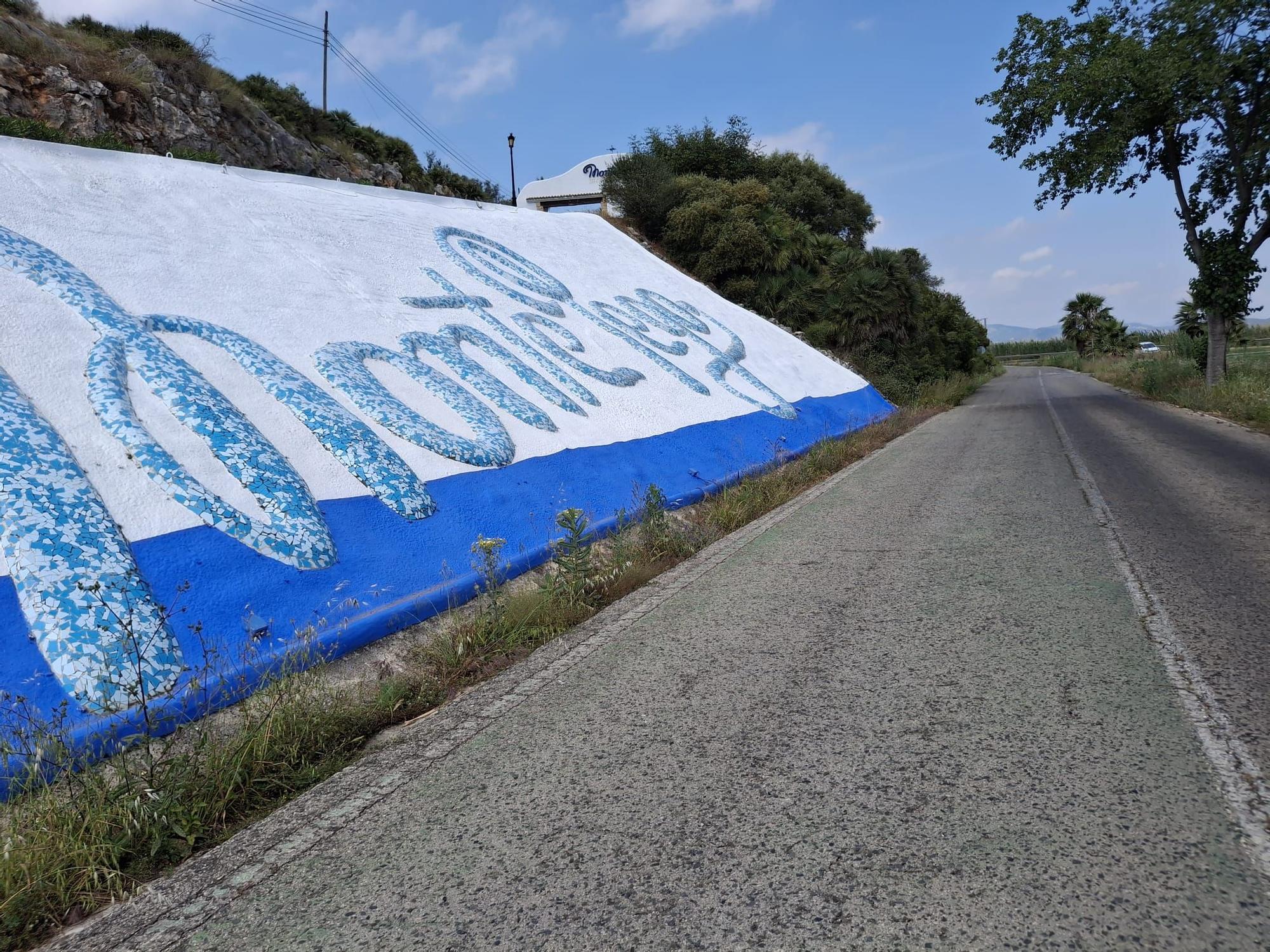 El deteriorado carril bici de El Verger a Pego y el peligroso cruce de Monte Pego