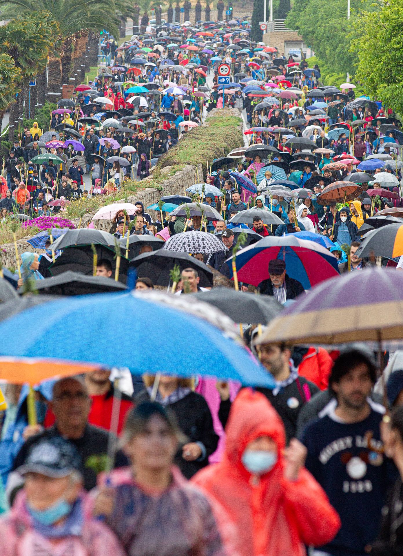 La lluvia no puede con la tradición