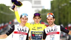 Vingegaard, en el podio junto a Pogacar y Adam Yates.