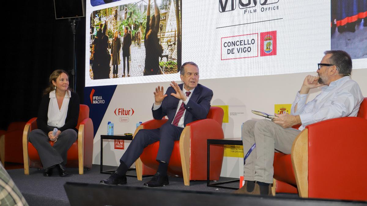 Mauleón, Caballero y Romero, durante la presentación de la Vigo Film Office en FITUR.