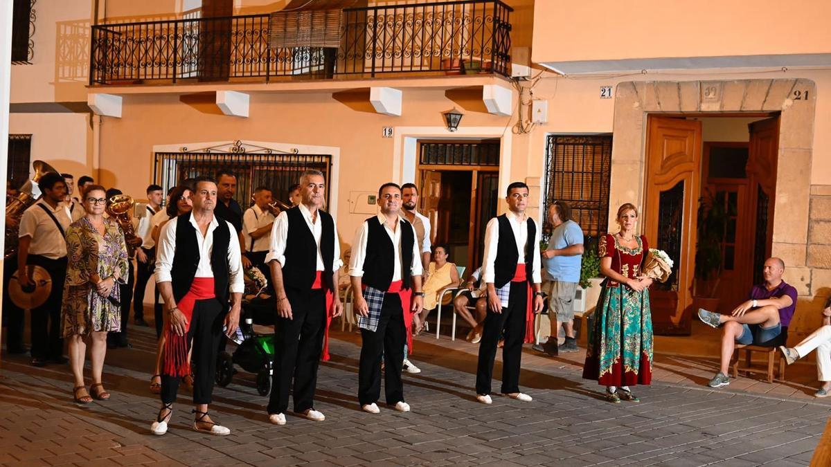 Un instante de la Ofrenda celebrada este martes en La Nucia.