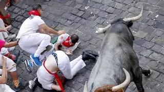 Mucho peligro con los toros de Escolar en el quinto encierro de los Sanfermines