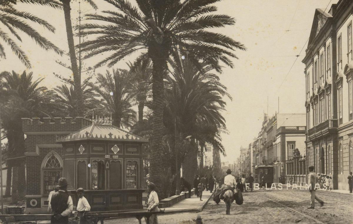 Vista del quiosco original del parque San Telmo hacia 1910.