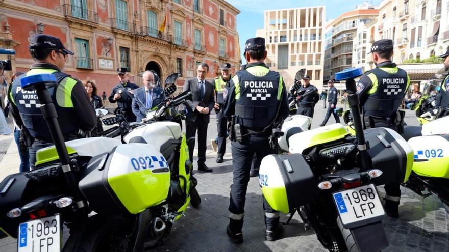 Nuevos vehículos adquiridos por el Ayuntamiento de Murcia para la Policía Local y presentados ayer en Belluga.