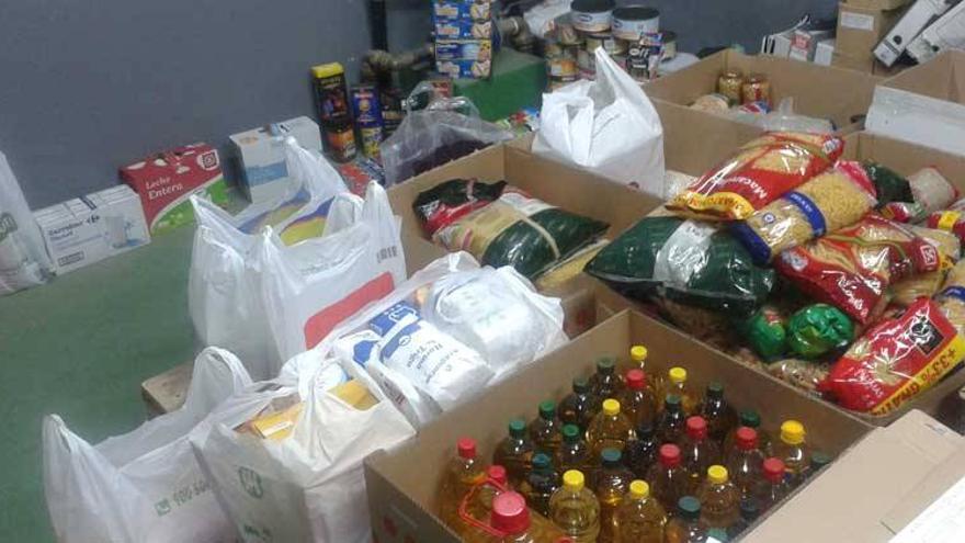 Trabajadores del 112 recolectan 420 kilos de alimentos para un comedor de Mérida